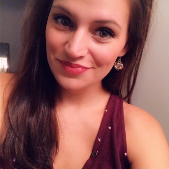 Meet your Posher, Kimberly - Picture 2 of 4